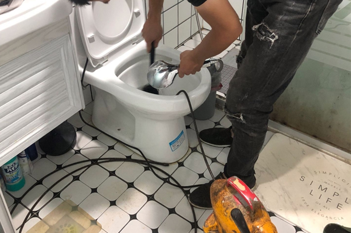 铁西马桶堵塞自己疏通还是找师傅?专业上门服务让你省时更省心